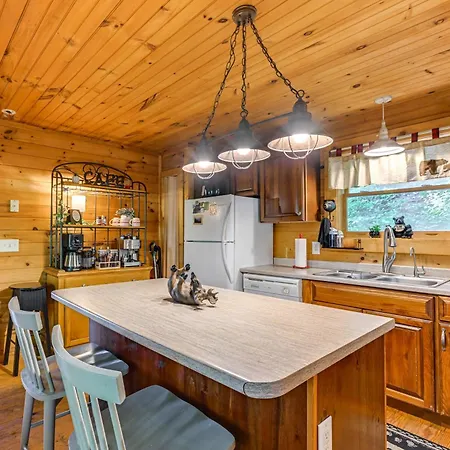 Pet-Friendly Bryson City Cabin With Fire Pit And Deck! Exterior photo