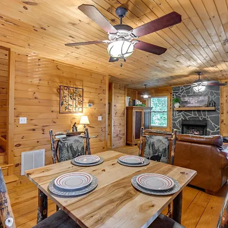 Pet-Friendly Bryson City Cabin With Fire Pit And Deck! Exterior photo
