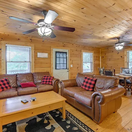 Pet-Friendly Bryson City Cabin With Fire Pit And Deck! Exterior photo