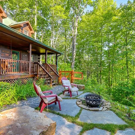 Pet-Friendly Bryson City Cabin With Fire Pit And Deck! Exterior photo