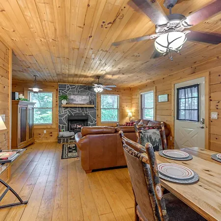 Pet-Friendly Bryson City Cabin With Fire Pit And Deck! Exterior photo