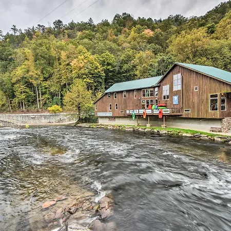 Pet-Friendly Bryson City Cabin With Fire Pit And Deck! Exterior photo