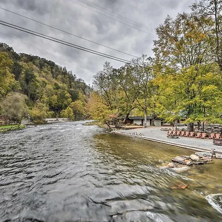 Pet-Friendly Bryson City Cabin With Fire Pit And Deck! Exterior photo