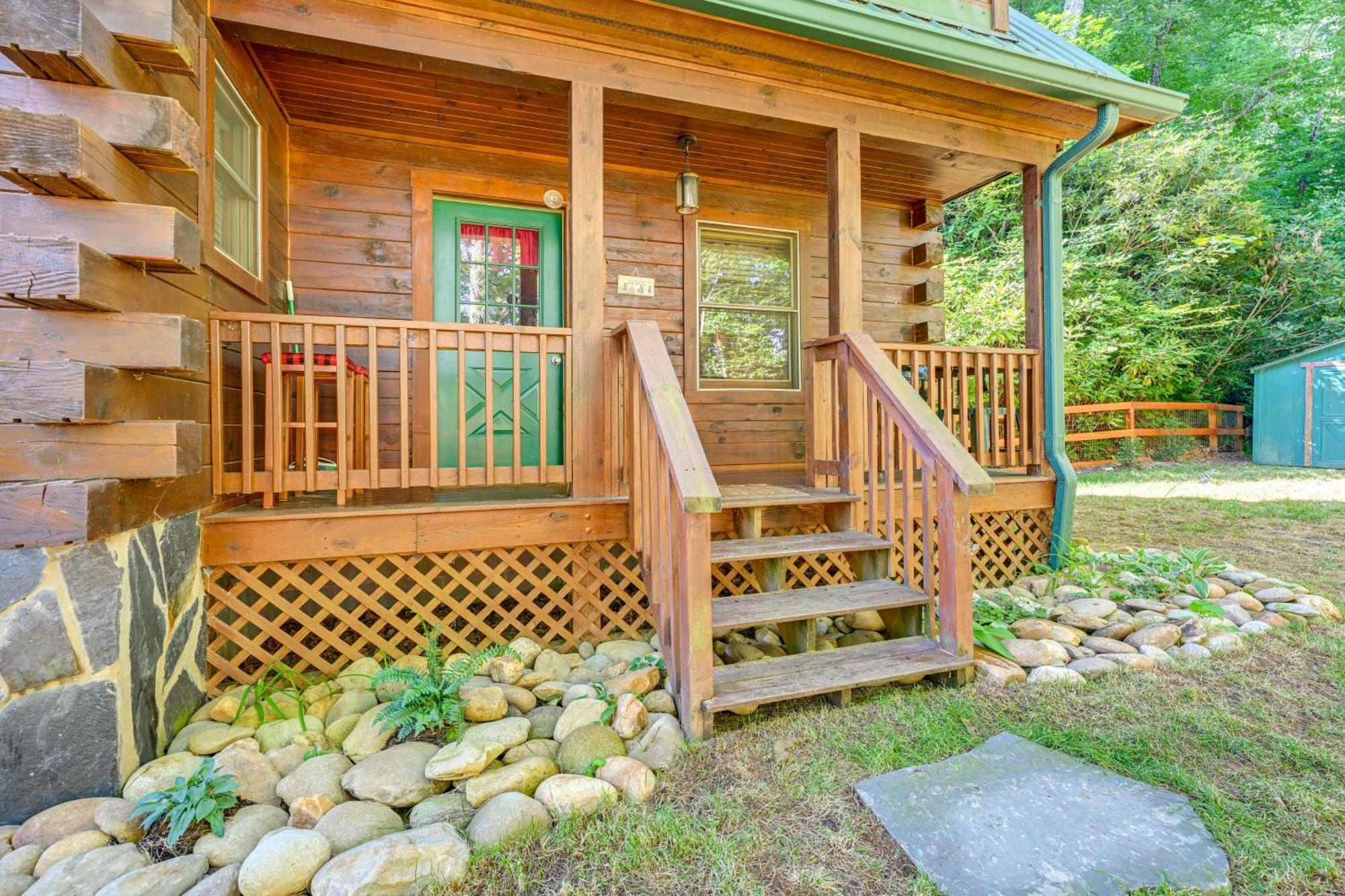 Pet-friendly Bryson With Fire Pit And Deck! *
