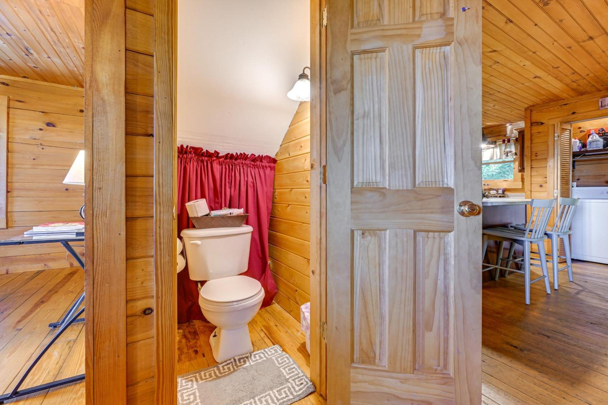 Pet-friendly Bryson With Fire Pit And Deck! Bryson City