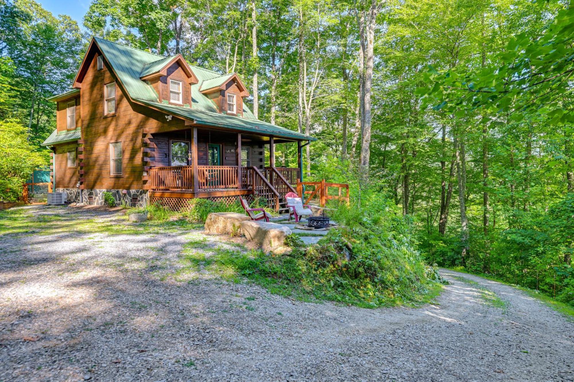 Pet-friendly Bryson With Fire Pit And Deck! Holiday home Bryson City