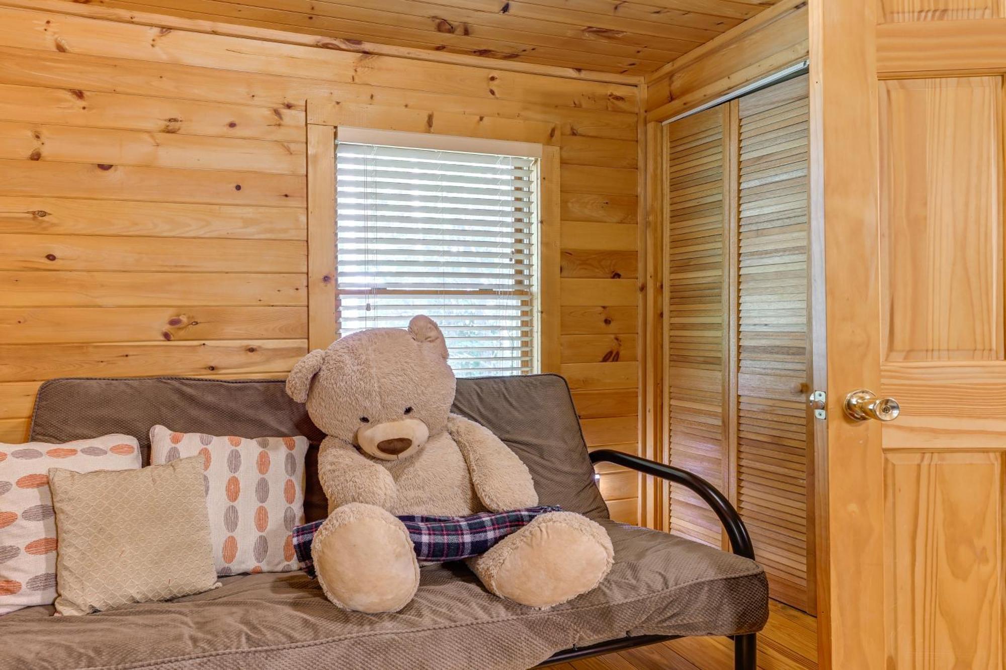 Pet-friendly Bryson With Fire Pit And Deck! Bryson City