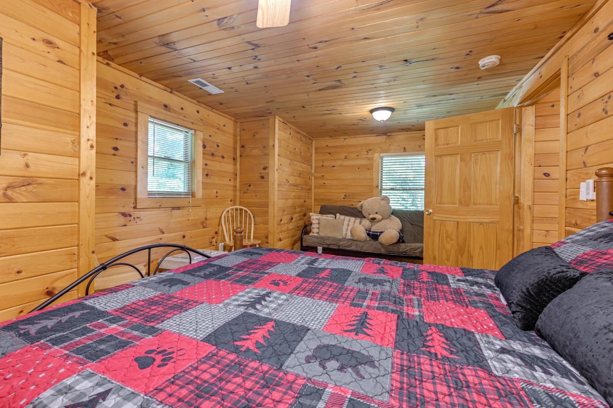 Pet-friendly Bryson With Fire Pit And Deck! * Bryson City
