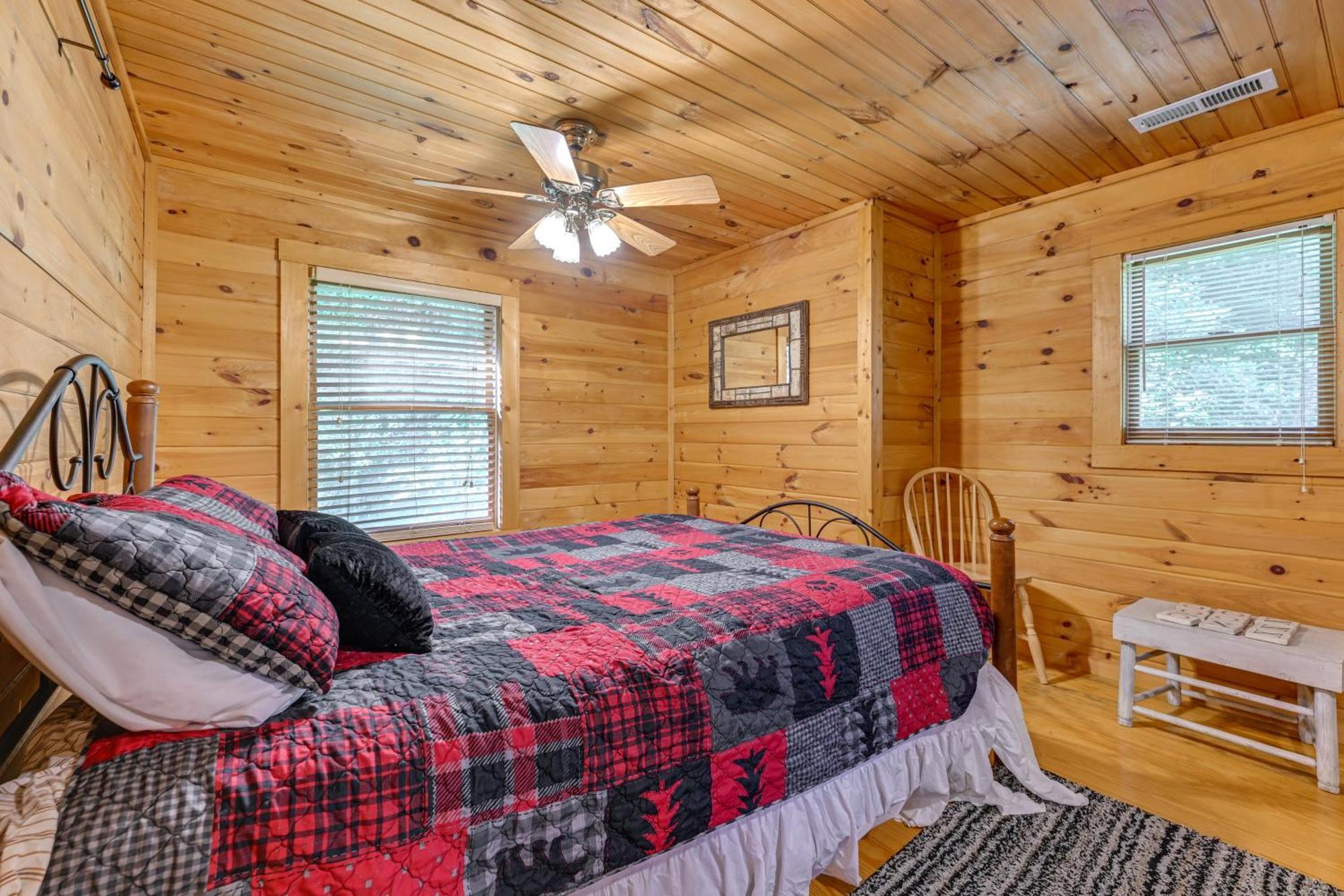 Pet-friendly Bryson With Fire Pit And Deck!