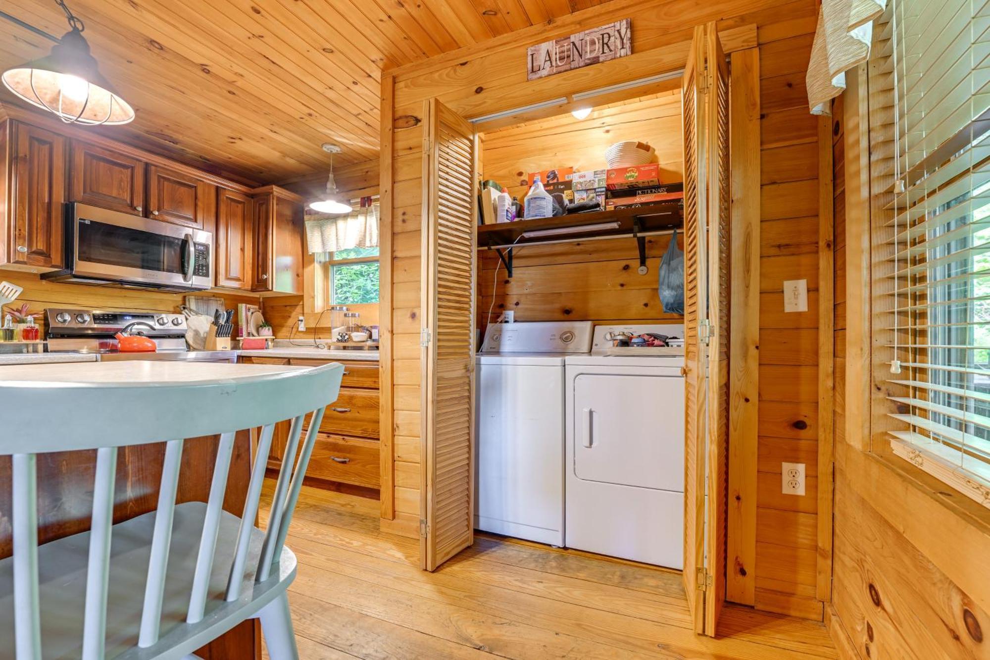 Holiday home Pet-friendly Bryson With Fire Pit And Deck!