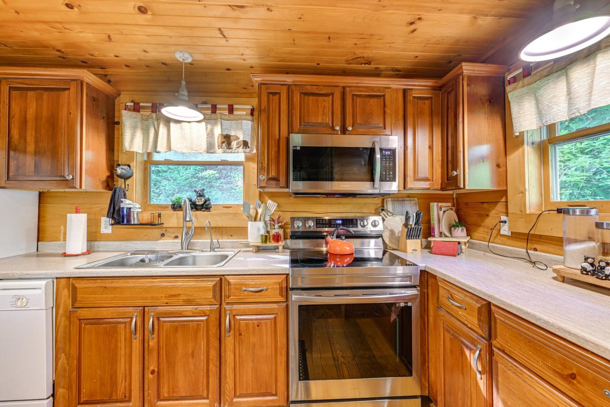 Holiday home Pet-friendly Bryson With Fire Pit And Deck! *