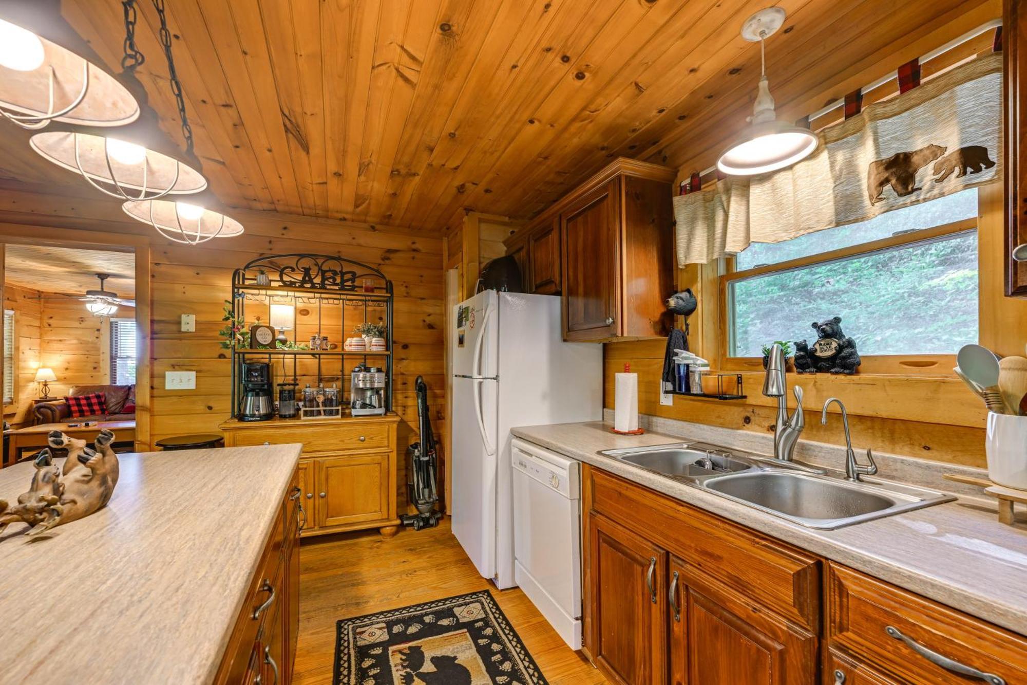 Pet-friendly Bryson With Fire Pit And Deck! *