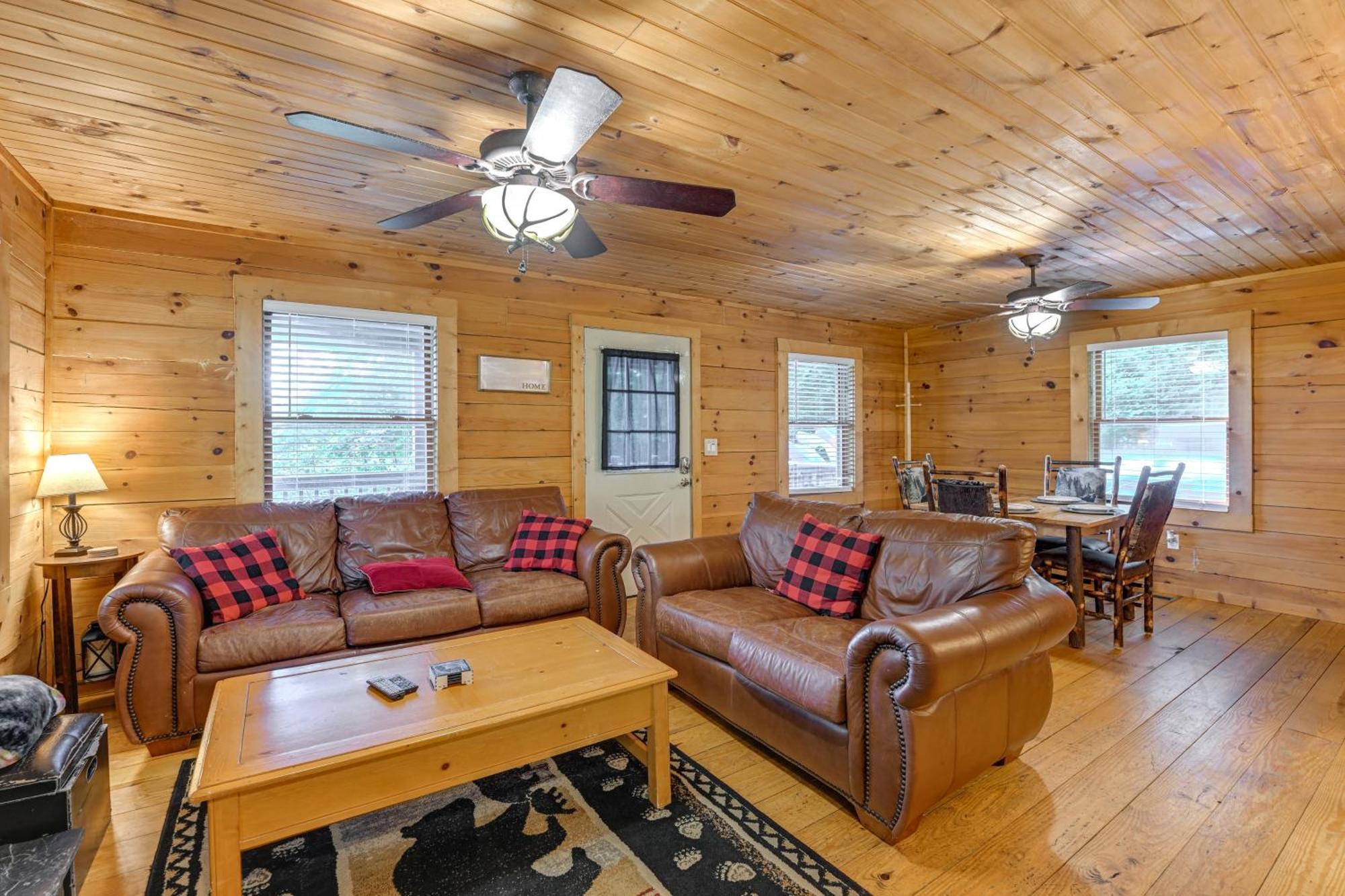 Pet-friendly Bryson With Fire Pit And Deck! Holiday home