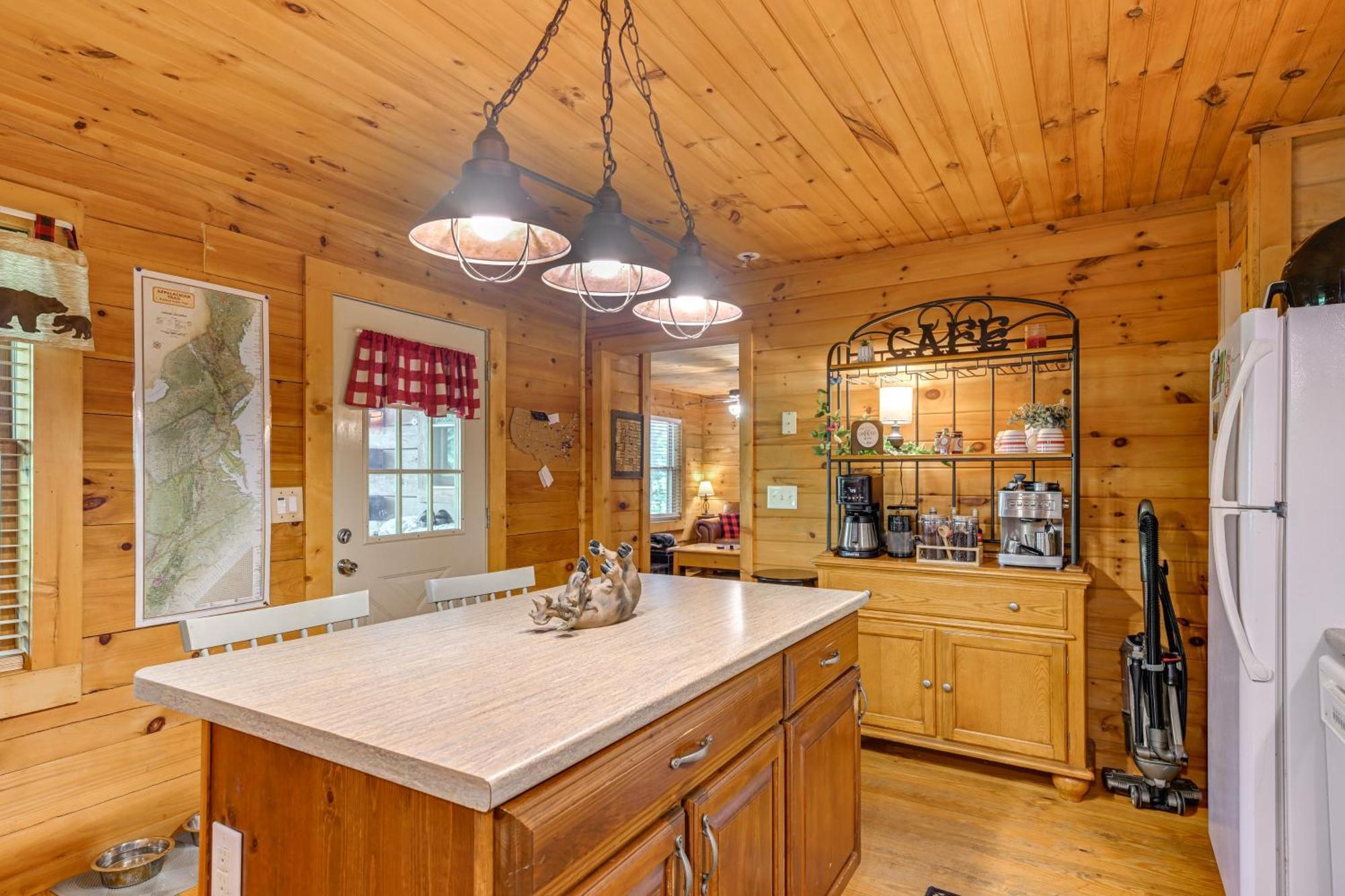 Holiday home Pet-friendly Bryson With Fire Pit And Deck! *