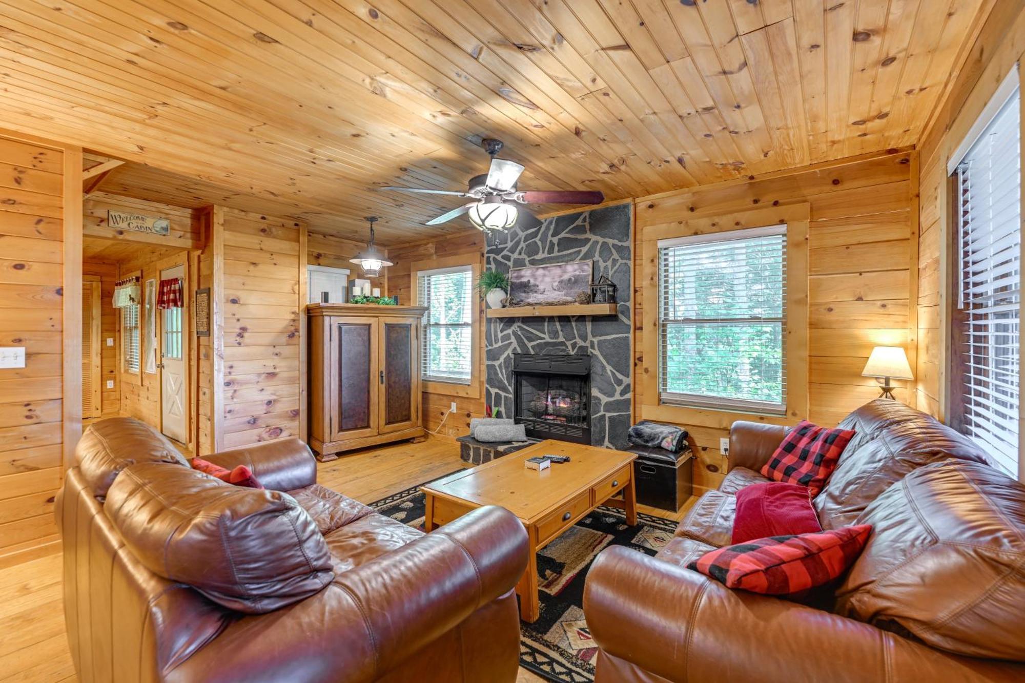 Pet-friendly Bryson With Fire Pit And Deck!